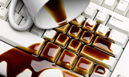 キーボードに液体をこぼす