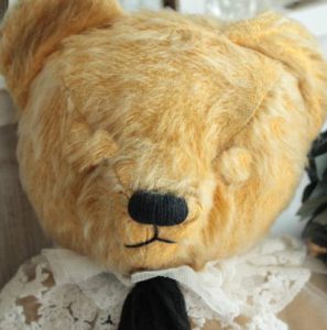 目のないアンティークテディベア