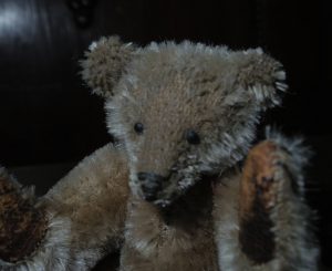 アーティストベアオークション出品　英国シュルツ氏の作品